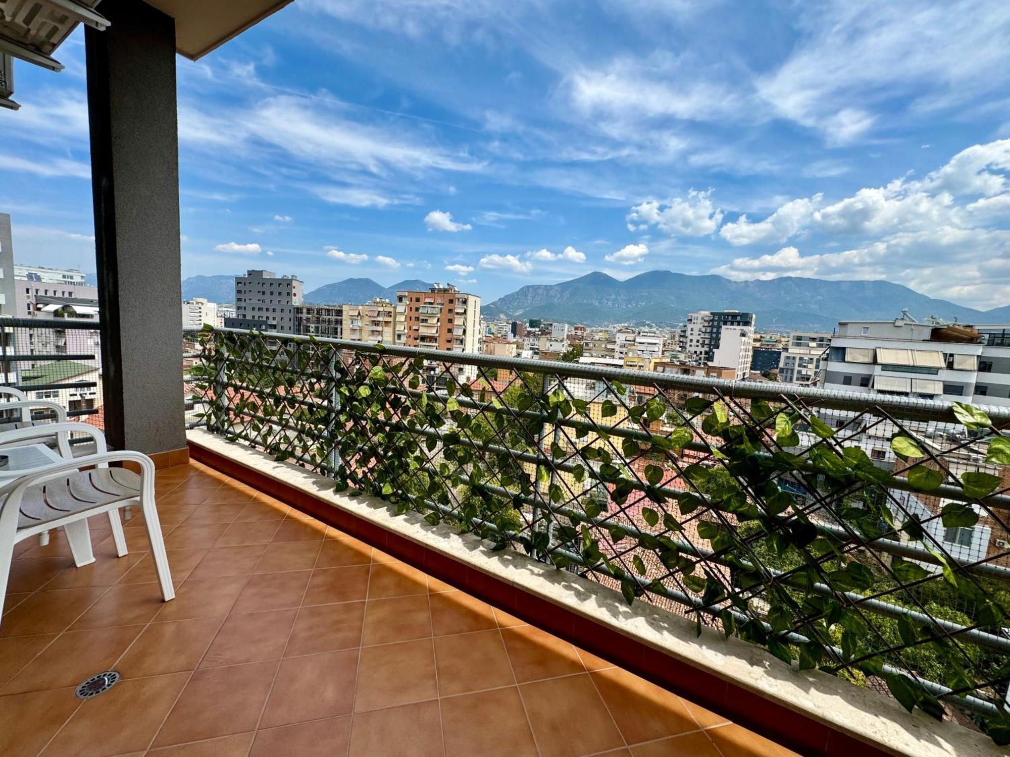 New Bazaar Cozy Apartment 2 Dajti View ティラナ エクステリア 写真